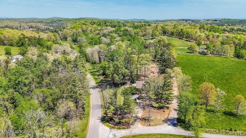 11 Cedar Hills Rd, Grandview, TN 37337