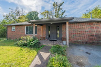 11 Ervin St, Athens, TN 37303