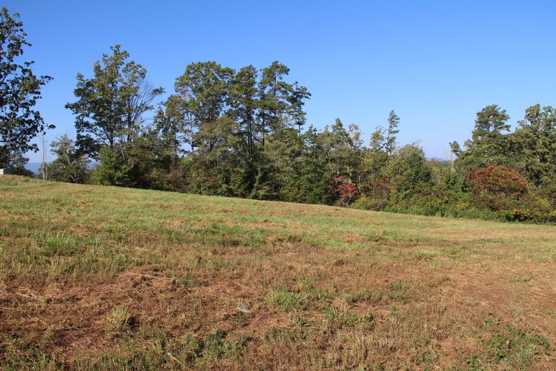11 Old Hearth, Lafollette, TN 37766