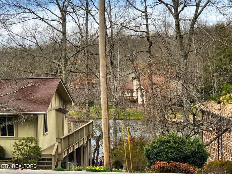 11 Oxford Cir, Crossville, TN 38558