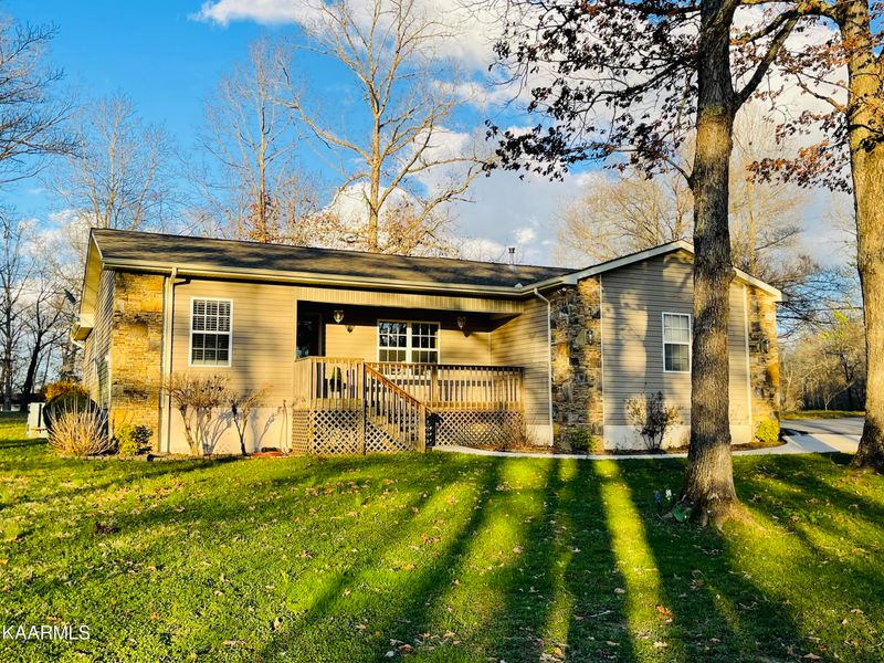 11 Pine Tree Cir, Crossville, TN 38571