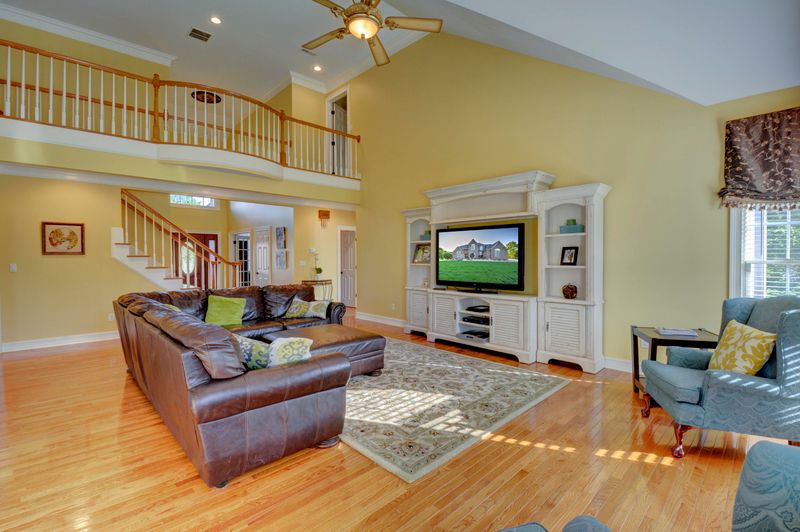 11 Radcliff Ter, Oak Ridge, TN 37830