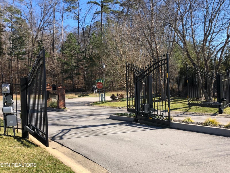 11 Royal Troon Cir, Oak Ridge, TN 37830