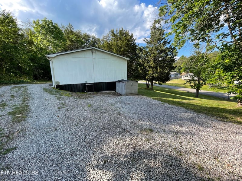 110 3rd St, Corryton, TN 37721