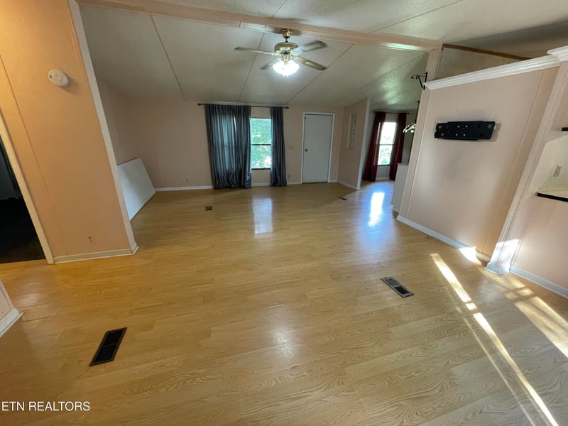 110 3rd St, Corryton, TN 37721
