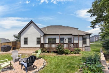 110 Aspen Dr, Lenoir City, TN 37771