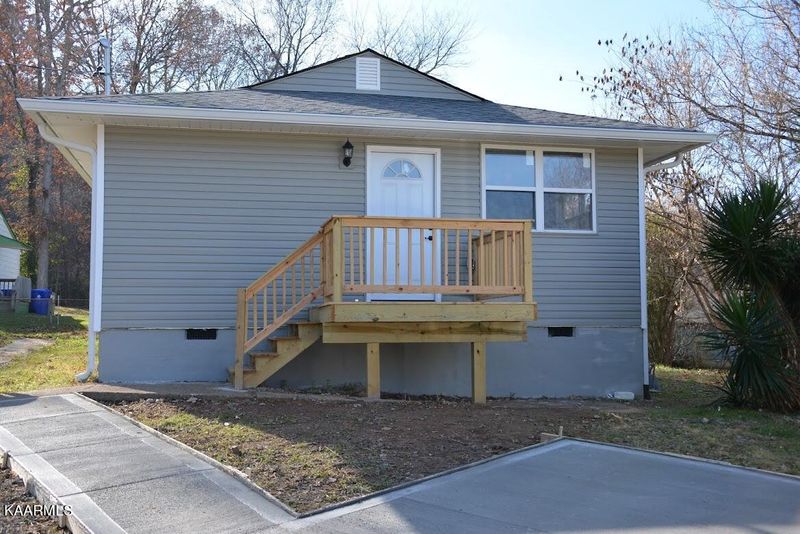110 Bettis Ln, Oak Ridge, TN 37830