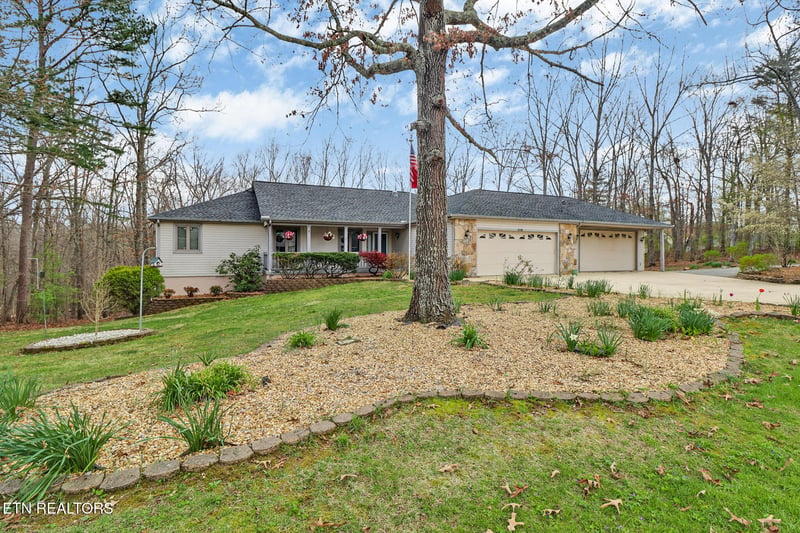 110 Bradford Ln, Crossville, TN 38558