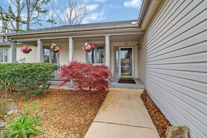 110 Bradford Ln, Crossville, TN 38558