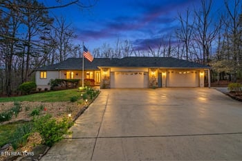 110 Bradford Ln, Crossville, TN 38558