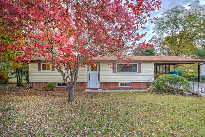 110 Bradley Ave, Oak Ridge, TN 37830