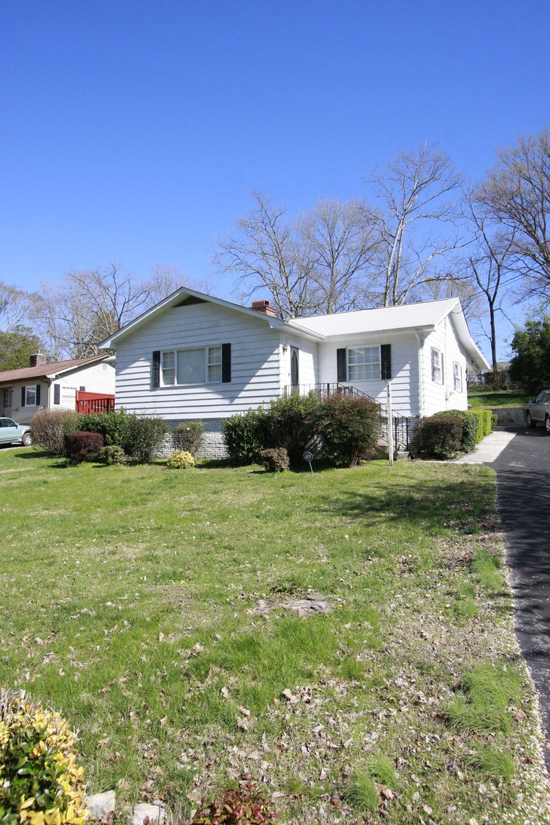 110 California Ave, Oak Ridge, TN 37830