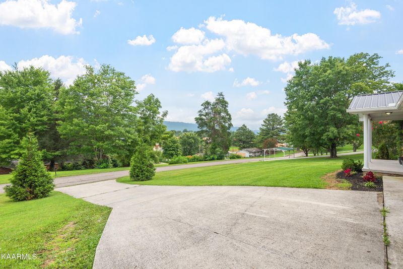 110 Campbell Rd, Lafollette, TN 37766