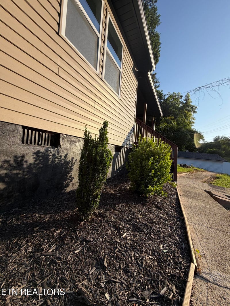 110 Cherry Dr, Harriman, TN 37748