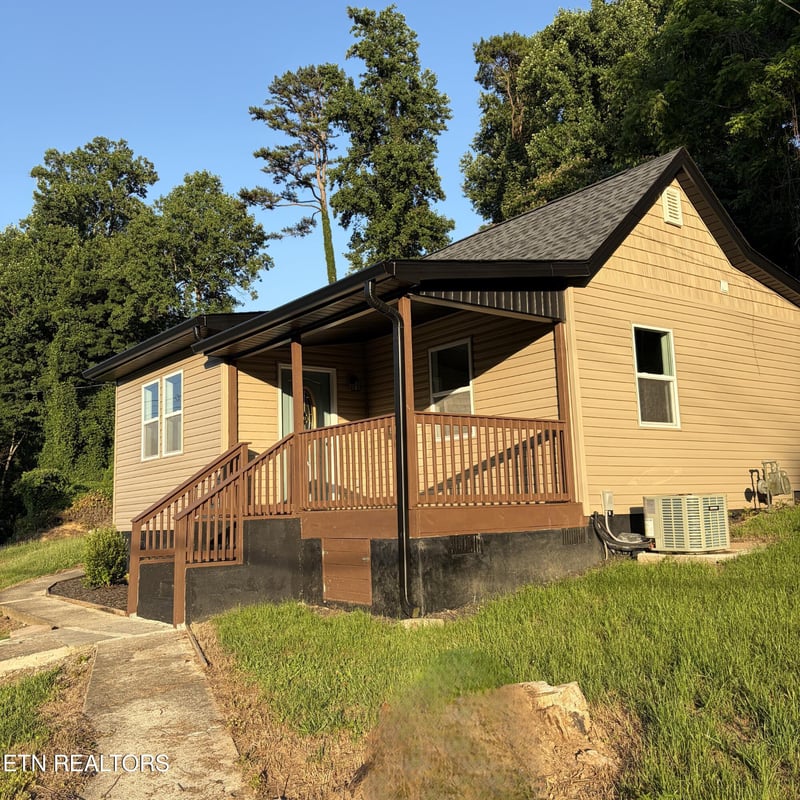 110 Cherry Dr, Harriman, TN 37748