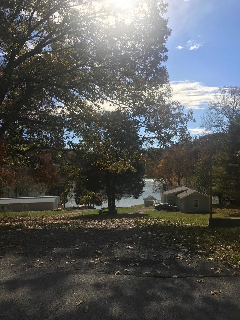 110 Clear Springs Rd, Harriman, TN 37748