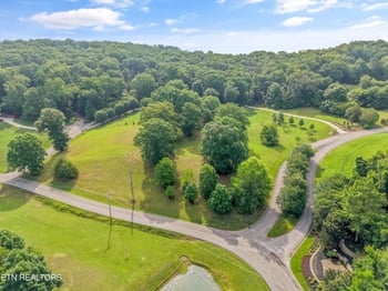 110 Conkinnon Dr, Lenoir City, TN 37772