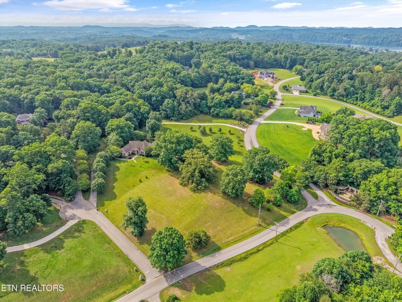 110 Conkinnon Dr, Lenoir City, TN 37772