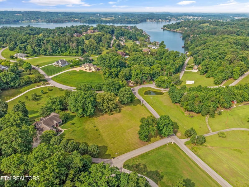 110 Conkinnon Dr, Lenoir City, TN 37772