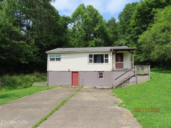 110 Dale Rd, Oakdale, TN 37829