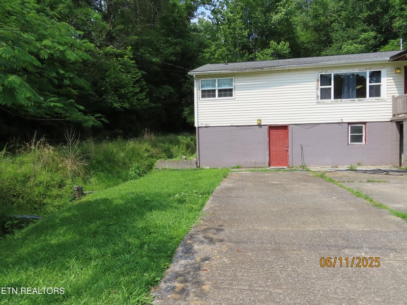 110 Dale Rd, Oakdale, TN 37829