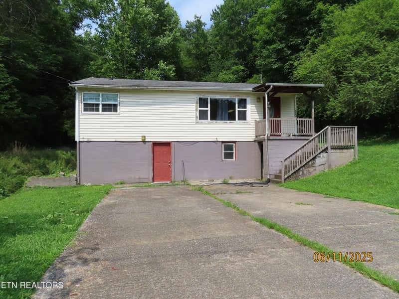 110 Dale Rd, Oakdale, TN 37829