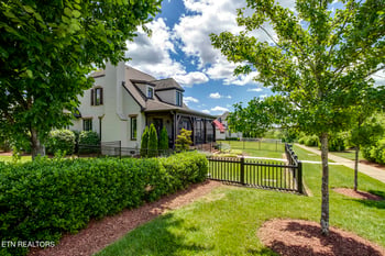 110 E Highlands Cir, Lenoir City, TN 37772