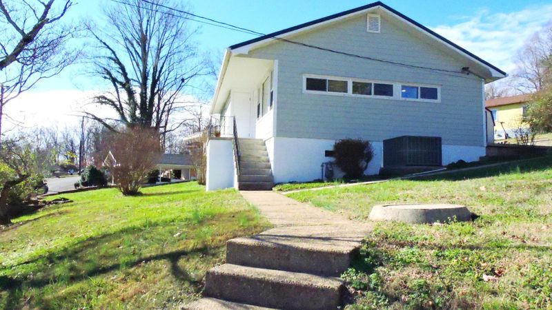 110 E Wadsworth Cir, Oak Ridge, TN 37830