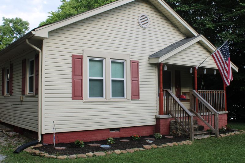 110 Flanagan Ln, Lenoir City, TN 37771