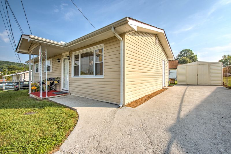 110 Grace Dr, Clinton, TN 37716