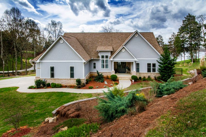 110 Harbour Pl, Lenoir City, TN 37772