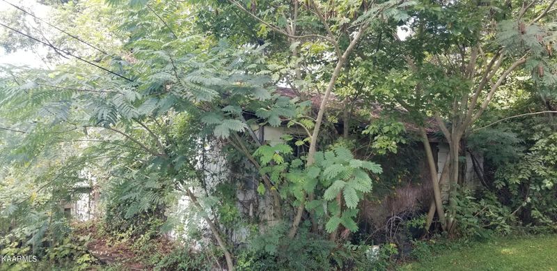 110 Heck Ln, Lafollette, TN 37766