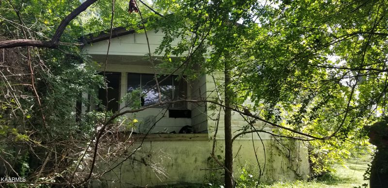 110 Heck Ln, Lafollette, TN 37766