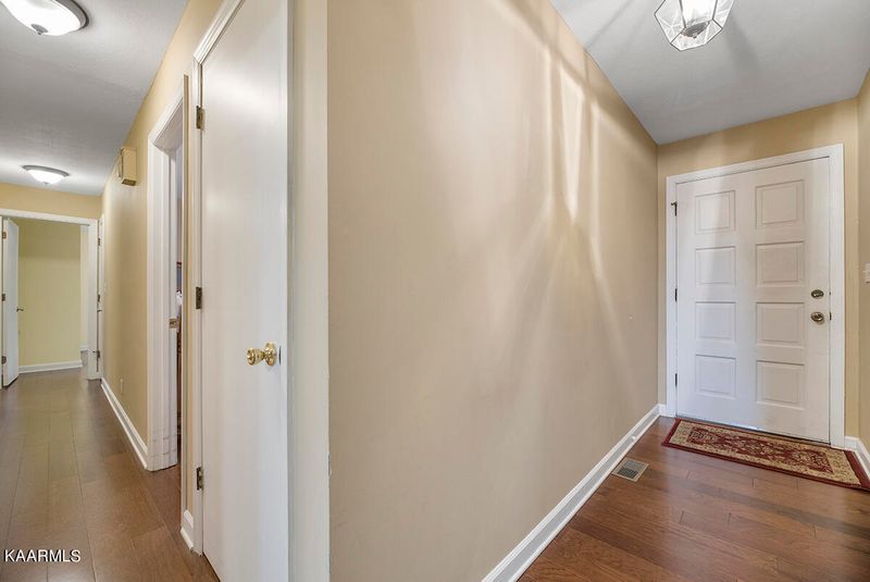 110 Ivy Ln, Clinton, TN 37716