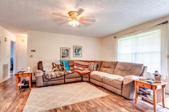 110 Johnny Baird Ln, Jacksboro, TN 37757