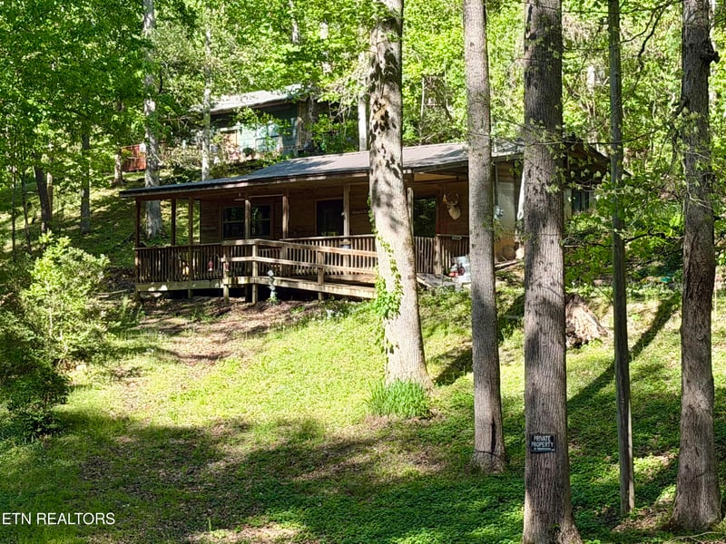 110 Laguna Vista Dr, Caryville, TN 37714