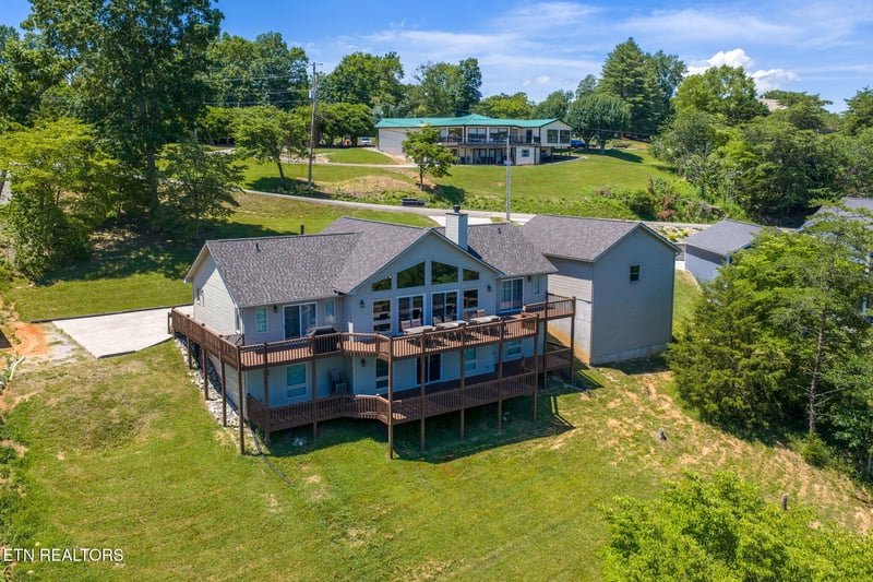 110 Little Deer Path Ln, Lafollette, TN 37766