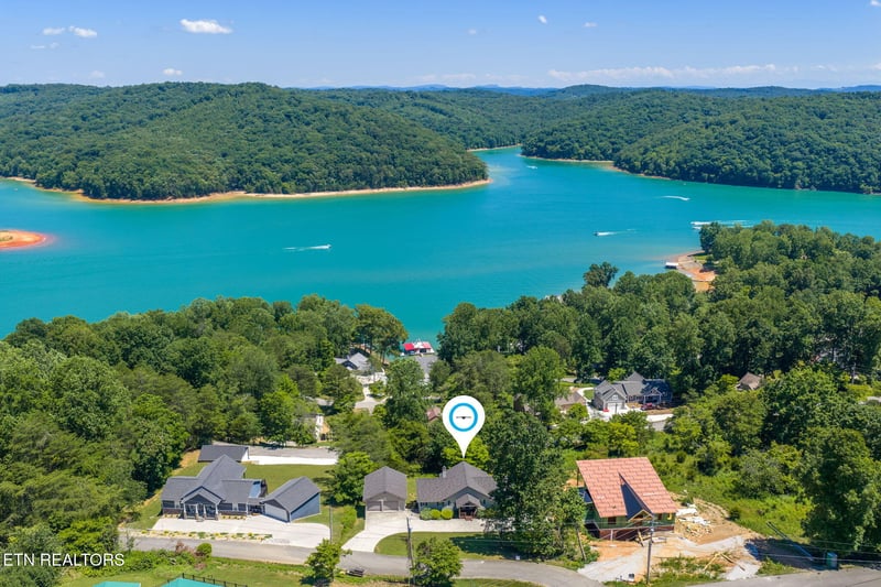 110 Little Deer Path Ln, Lafollette, TN 37766