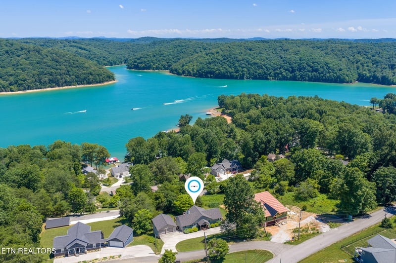 110 Little Deer Path Ln, Lafollette, TN 37766