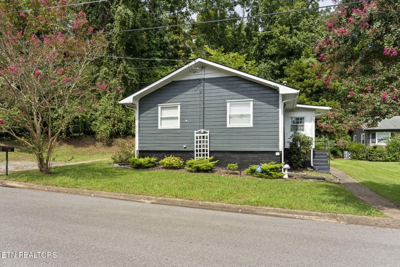 110 Malvern Rd, Oak Ridge, TN 37830