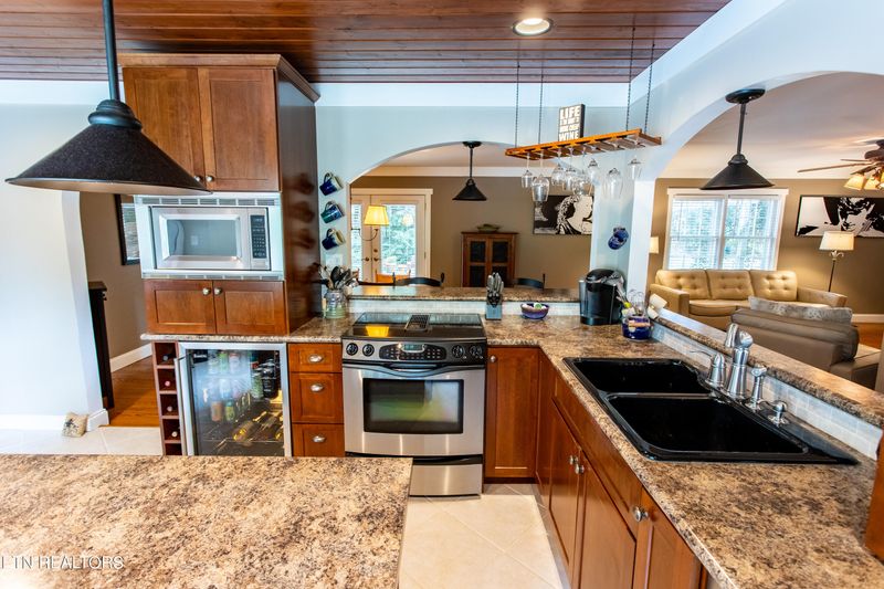 110 Morgan Rd, Oak Ridge, TN 37830