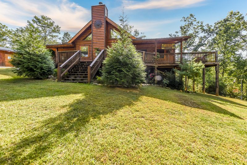 110 Robert Smith Rd, Tellico Plains, TN 37385