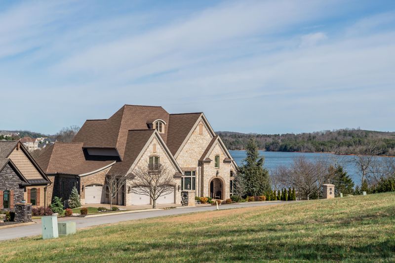 110 Rock Point Dr, Vonore, TN 37885