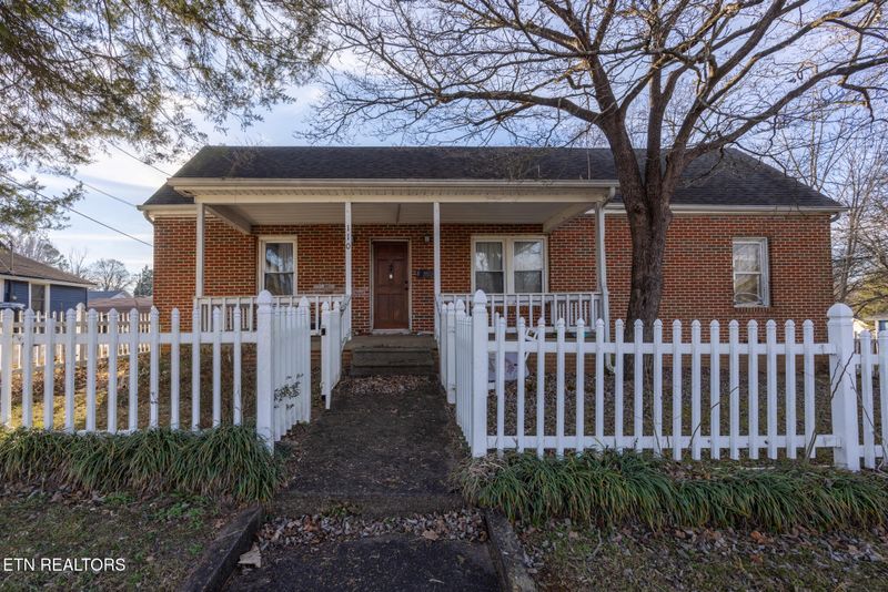110 S Kilgore St, Athens, TN 37303