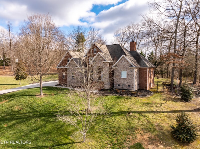 110 Saint James Ln, Clinton, TN 37716