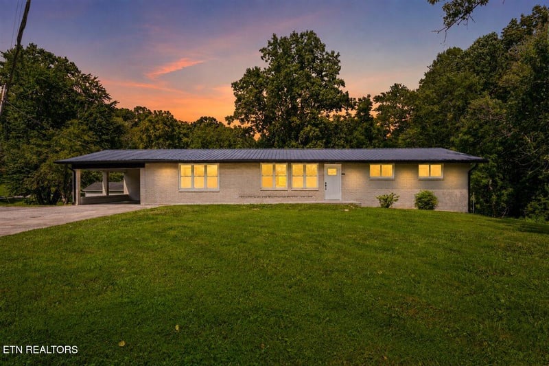 110 Skyline Dr, Oneida, TN 37841