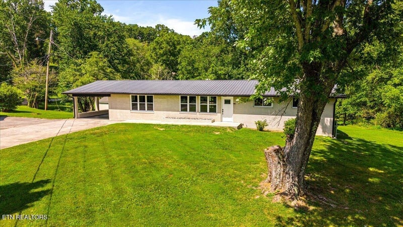 110 Skyline Dr, Oneida, TN 37841