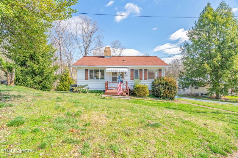 110 Tabor Rd, Oak Ridge, TN 37830