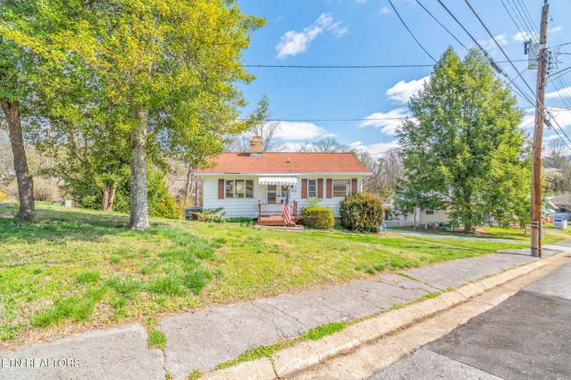 110 Tabor Rd, Oak Ridge, TN 37830