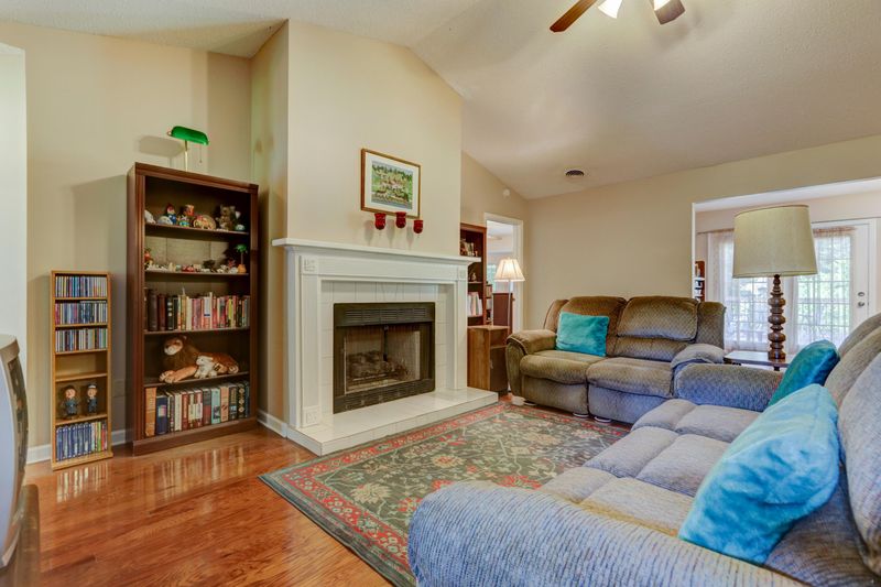110 Tiffany Pl, Oak Ridge, TN 37830